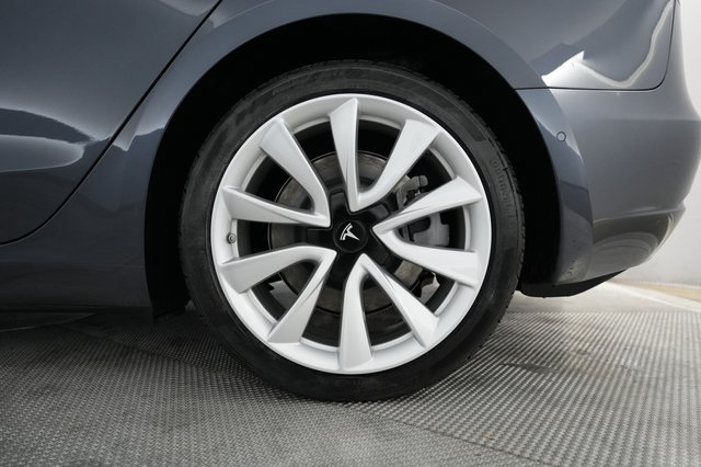 2019 Tesla Model 3 — photo 15 of 26