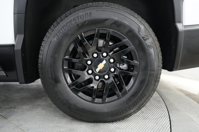2025 Chevrolet Silverado EV — photo 7 of 15