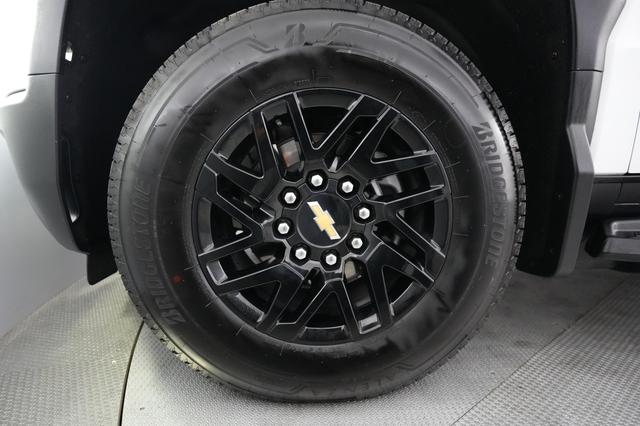 2025 Chevrolet Silverado EV — photo 9 of 15