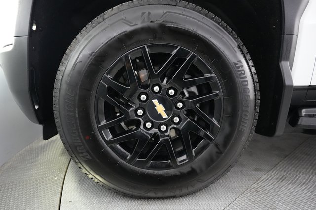 2025 Chevrolet Silverado EV — photo 9 of 15