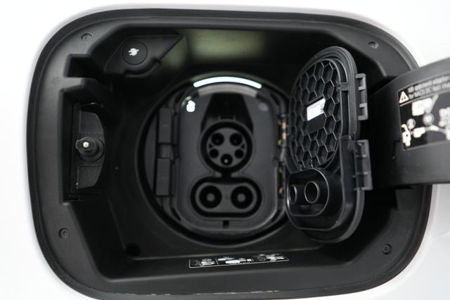 2025 Mercedes-Benz EQB — photo 8 of 20