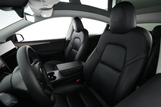 2025 Tesla Model Y — photo 3 of 21