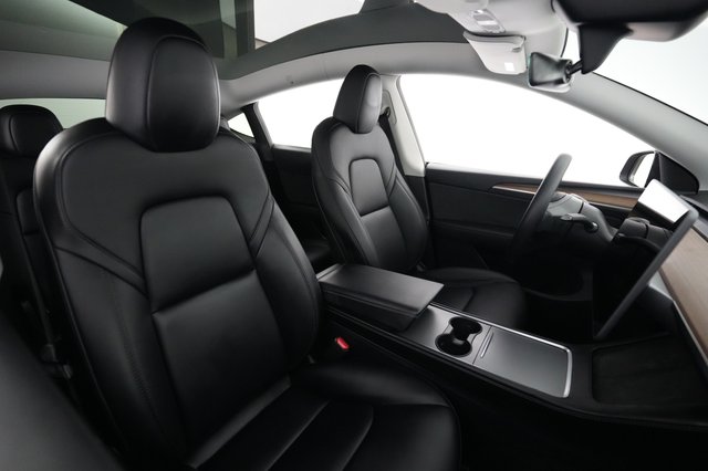 2025 Tesla Model Y — photo 18 of 21