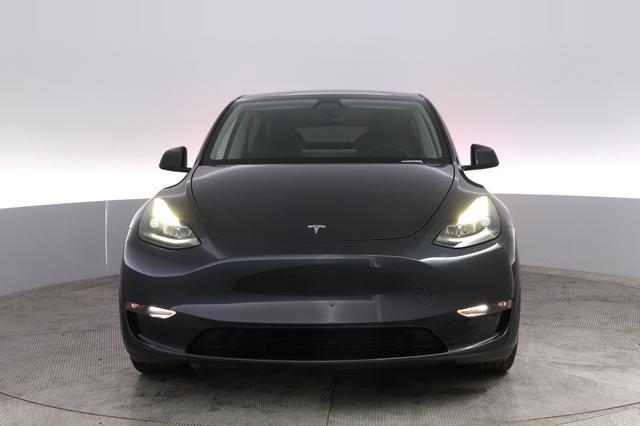2025 Tesla Model Y — photo 9 of 21