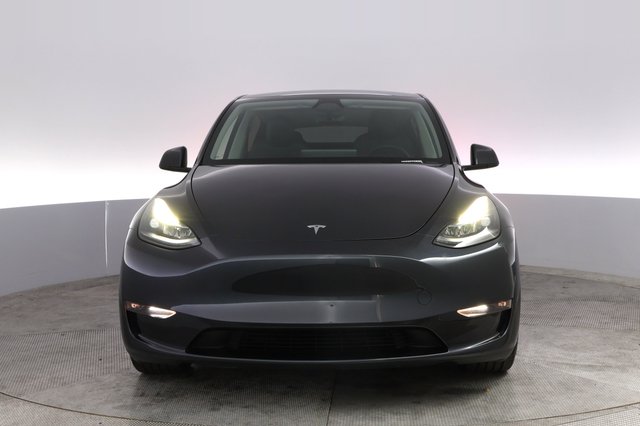 2025 Tesla Model Y — photo 9 of 21