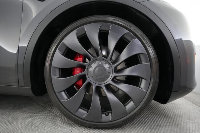 2025 Tesla Model Y — photo 7 of 21