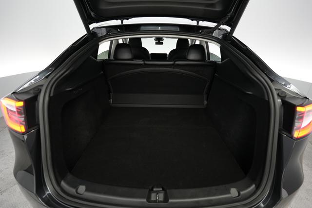 2025 Tesla Model Y — photo 6 of 21