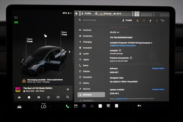 2025 Tesla Model Y — photo 5 of 21