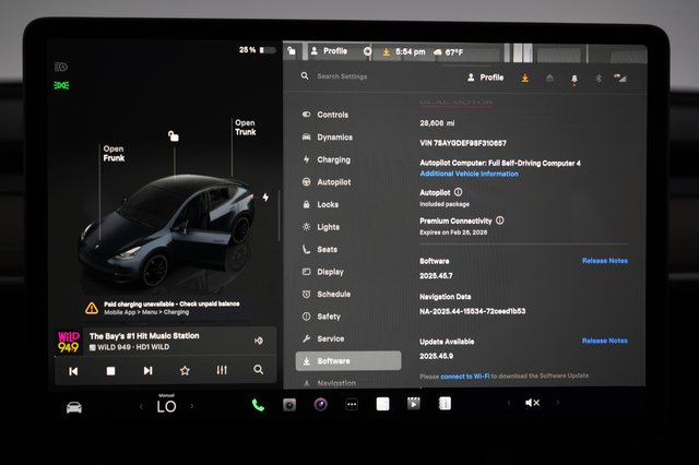 2025 Tesla Model Y — photo 5 of 21