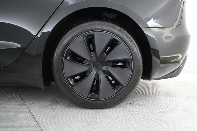 2025 Tesla Model 3 — photo 8 of 21