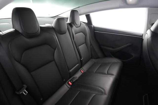 2025 Tesla Model 3 — photo 4 of 21