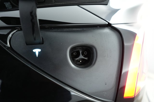 2025 Tesla Model 3 — photo 7 of 21