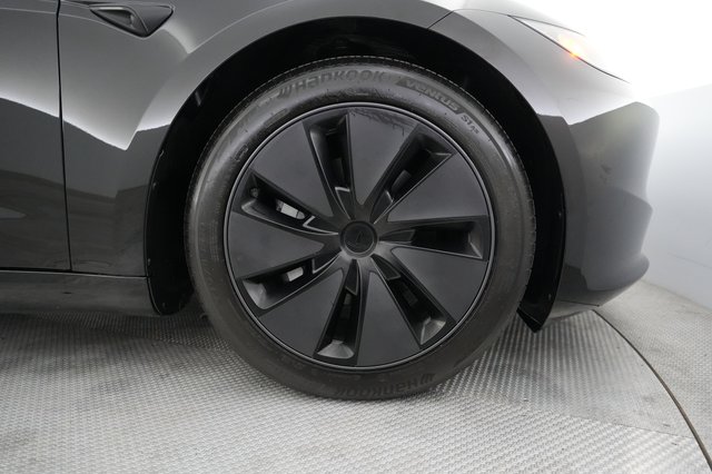 2025 Tesla Model 3 — photo 16 of 21
