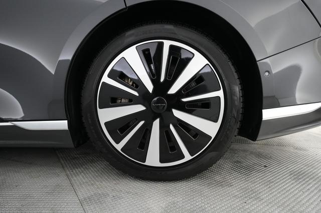 2023 Lucid Air — photo 7 of 20