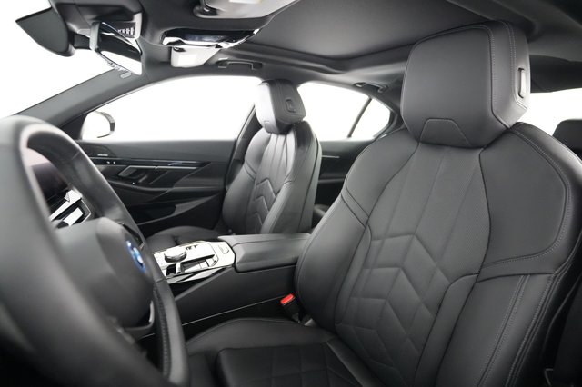 2024 BMW i5 — photo 3 of 20