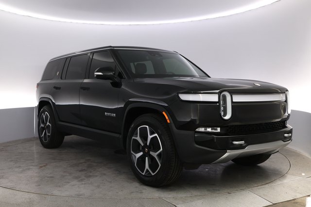 2024 Rivian R1S — photo 10 of 22