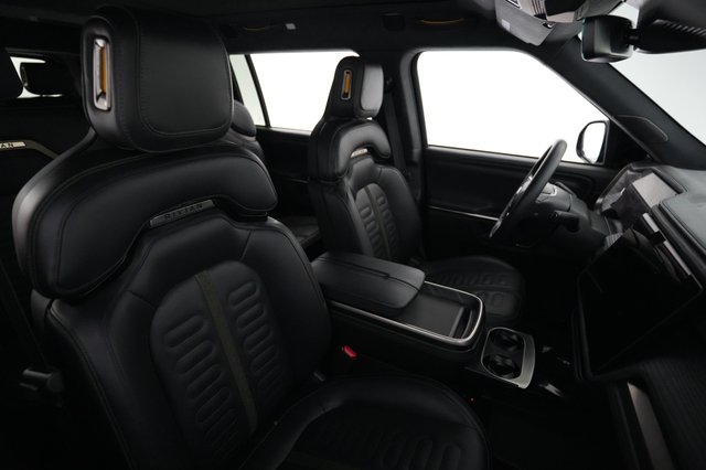 2024 Rivian R1S — photo 18 of 22