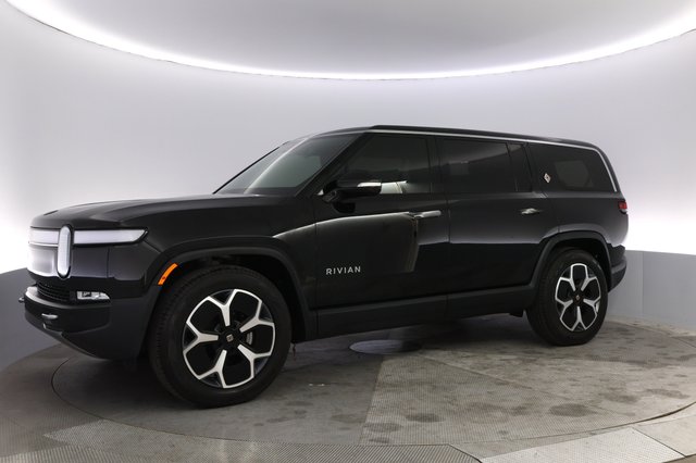2024 Rivian R1S — photo 14 of 22