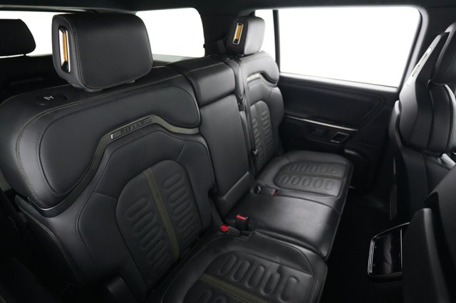 2024 Rivian R1S — photo 4 of 22
