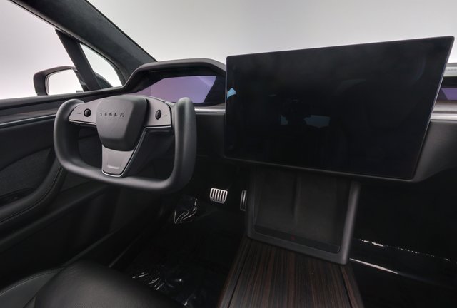 2023 Tesla Model X — photo 22 of 29