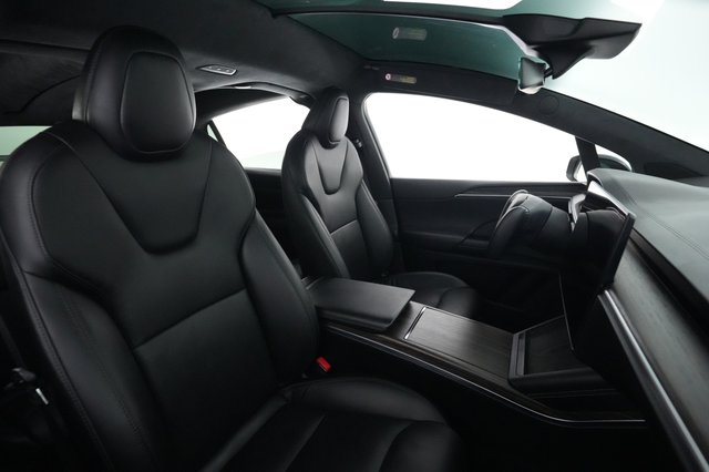 2023 Tesla Model X — photo 18 of 29