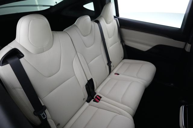 2023 Tesla Model X — photo 4 of 21