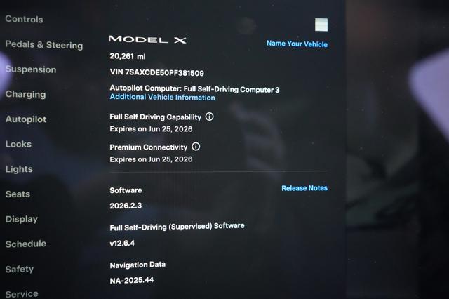 2023 Tesla Model X — photo 5 of 22