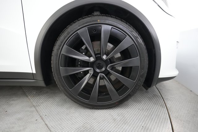 2023 Tesla Model X — photo 16 of 22