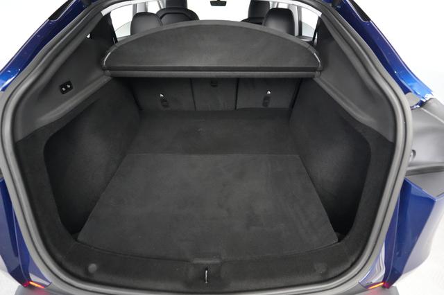 2026 Tesla Model Y — photo 6 of 22