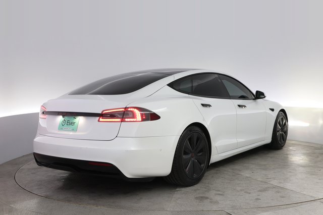 2022 Tesla Model S — photo 2 of 22
