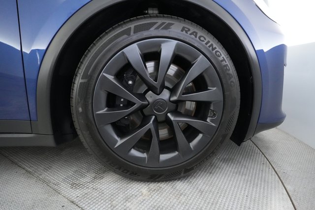 2023 Tesla Model X — photo 16 of 30