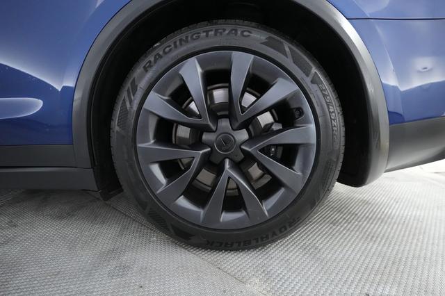 2023 Tesla Model X — photo 7 of 30