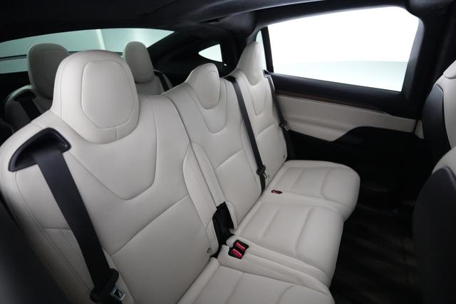 2023 Tesla Model X — photo 4 of 30