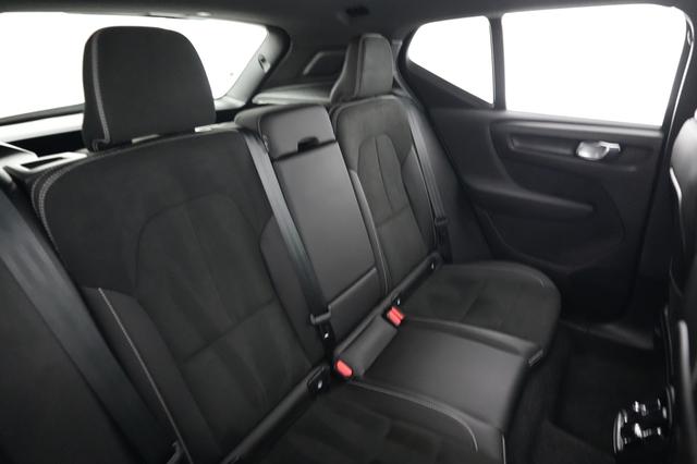 2023 Volvo XC40 Recharge — photo 4 of 21