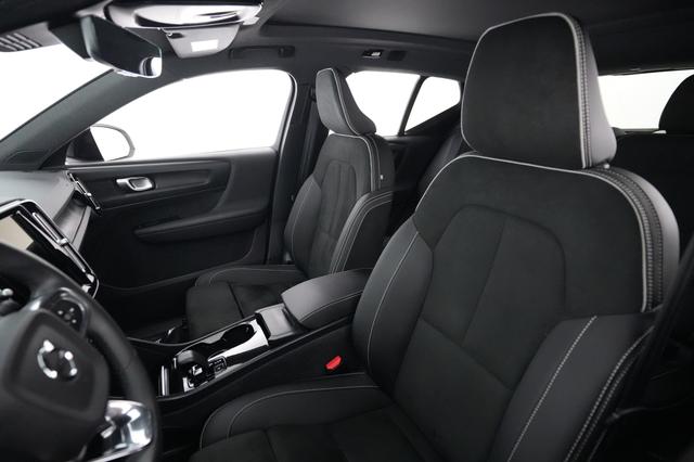 2023 Volvo XC40 Recharge — photo 3 of 21