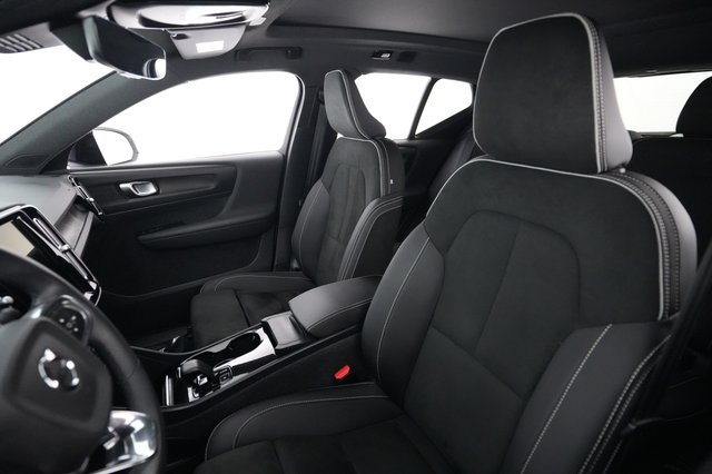 2023 Volvo XC40 Recharge — photo 3 of 21