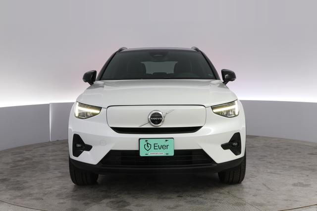 2023 Volvo XC40 Recharge — photo 9 of 21