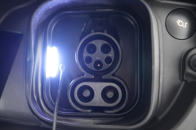 2023 Volvo XC40 Recharge — photo 8 of 21