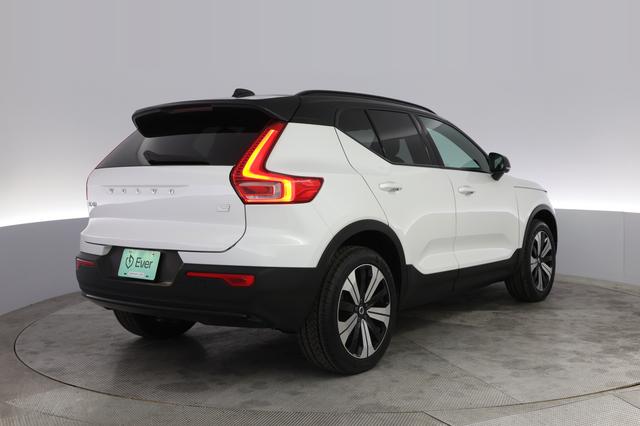 2023 Volvo XC40 Recharge — photo 2 of 21