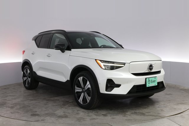 2023 Volvo XC40 Recharge — photo 10 of 21