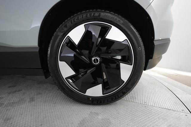 2025 Volvo EX30 — photo 7 of 21