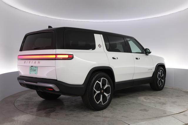 2024 Rivian R1S — photo 2 of 23