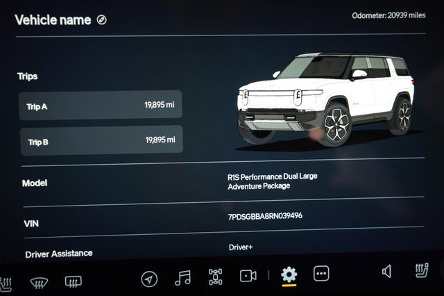 2024 Rivian R1S — photo 5 of 23