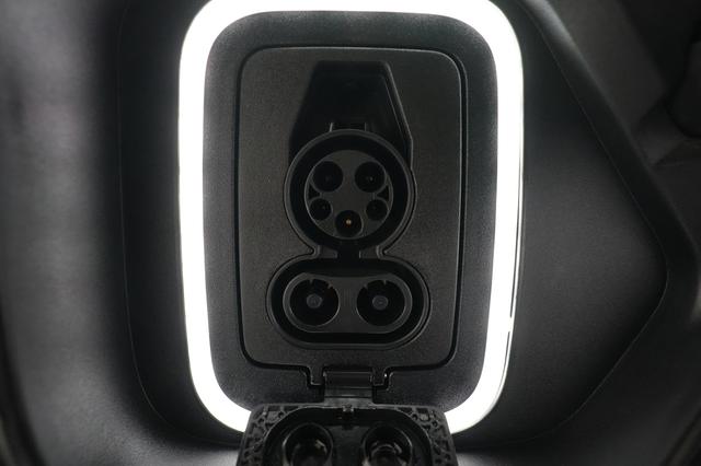 2024 Rivian R1S — photo 8 of 23