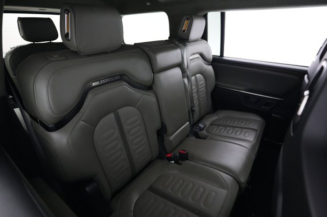 2024 Rivian R1S — photo 4 of 23