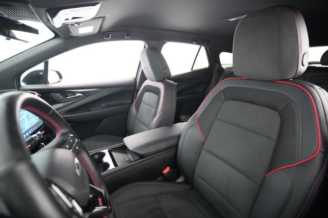 2024 Chevrolet Blazer EV — photo 3 of 31