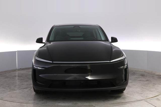 2026 Tesla Model Y — photo 9 of 24