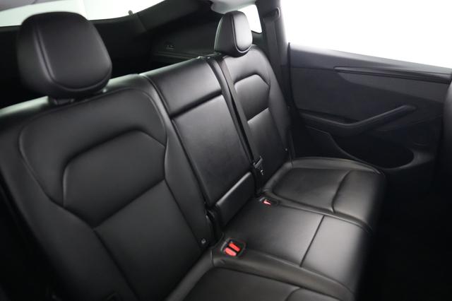 2026 Tesla Model Y — photo 4 of 24