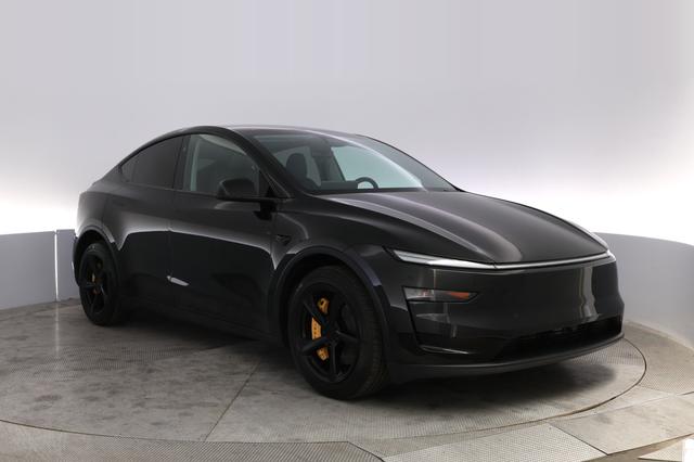 2026 Tesla Model Y — photo 10 of 24