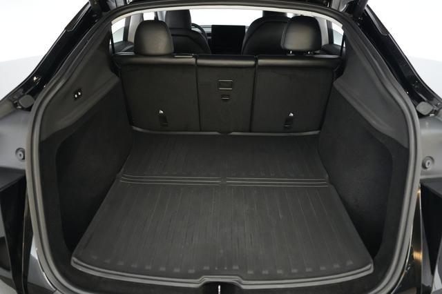 2026 Tesla Model Y — photo 6 of 24